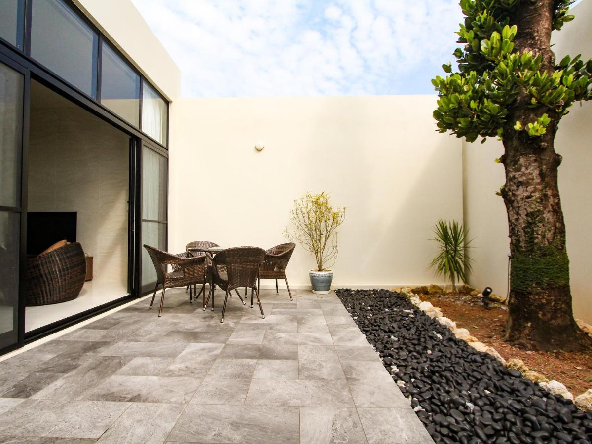 Villa Life Indah Sumuide Наґо Екстер'єр фото